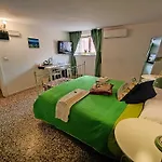 Perla 招待所 4*